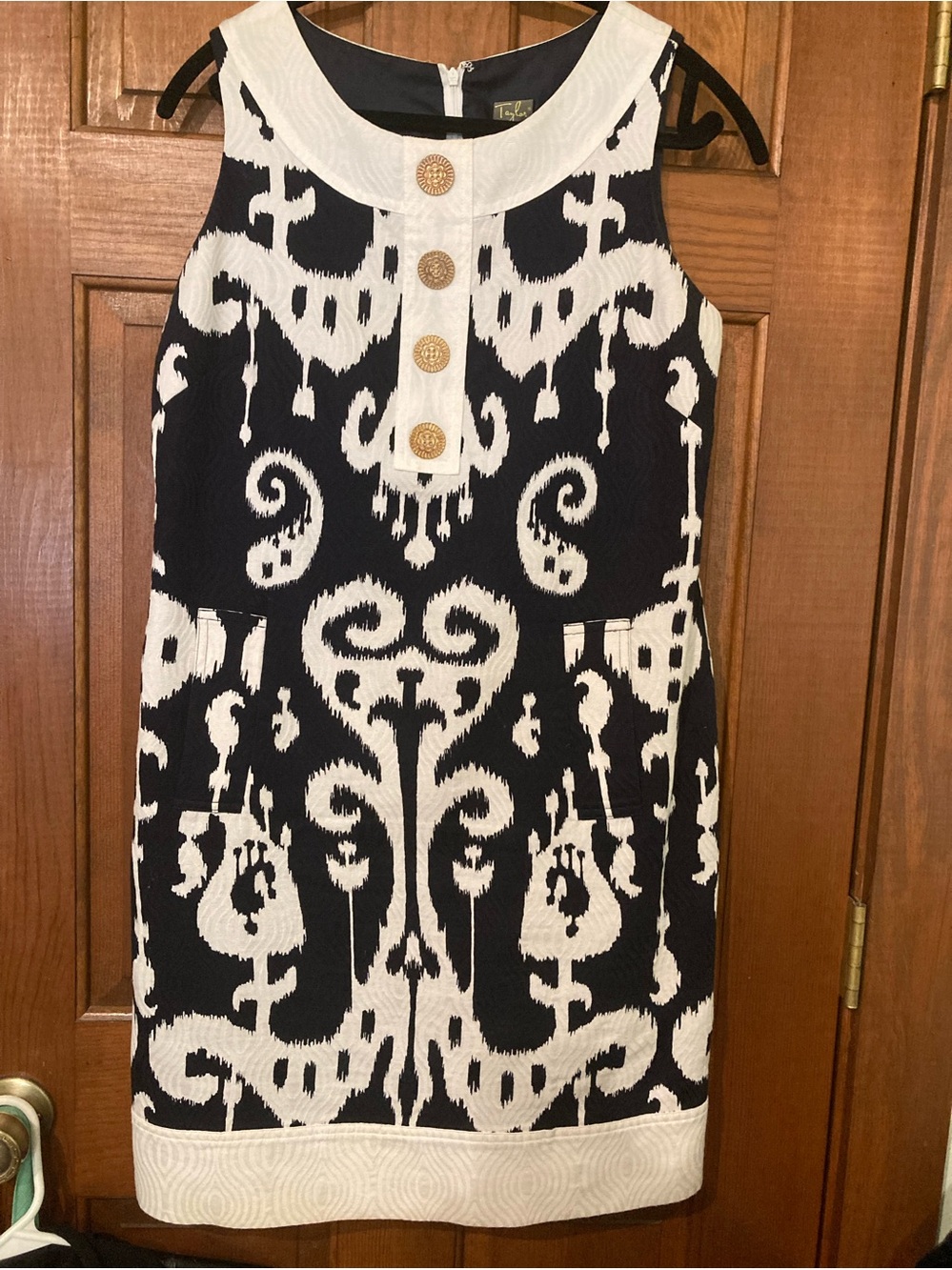 Taylor Dress size 10 with deep side pockets